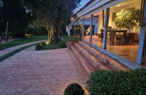 Itirapina House | Casa de Campo no Condomínio Vila Pinhal na Represa do Broa