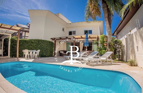 Jurere Internacional House | Vrbo Property