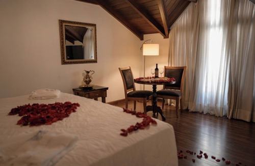 Matriz Hotel | Bride’s Dream Stay—Elegant Suite with Breakfast, Garden & Romance in Curitiba