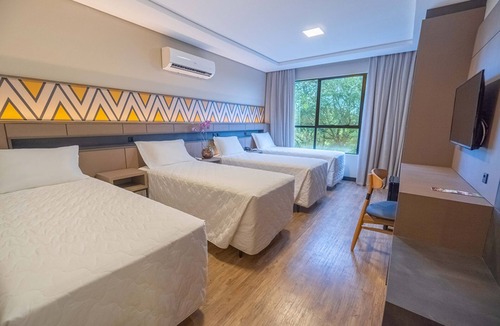 Foz do Iguacu Hotel | Bright Quad Room | Free Breakfast, Pool Bar & 5 mi to Bird Park