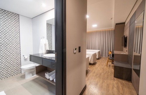 Foz do Iguacu Hotel | Bright Quad Room | Free Breakfast, Pool Bar & 5 mi to Bird Park