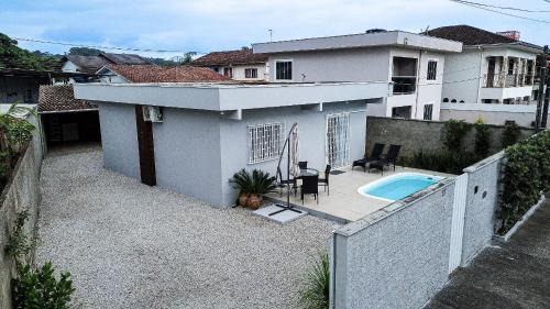 Brusque House | Brusque: Casa aconchegante com piscina