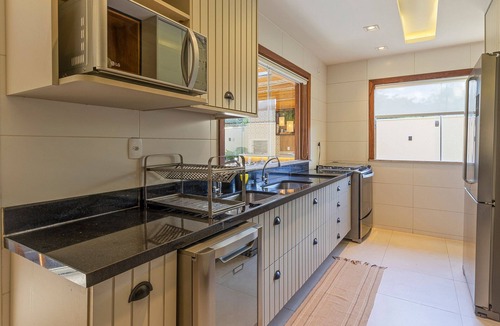 Praia Rasa House | Bz15 Just 200m from the beach! Beautiful 4-bedroom house