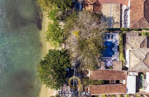 Humaita House | Bz48 Condominium facing Orla Bardot! House with 4 suites