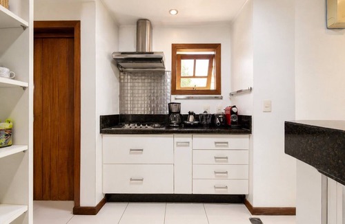 Downtown Buzios House | BZ62 Center! Large house, 5 suites and gourmet area