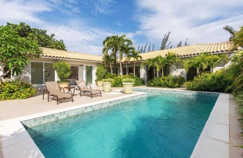 Marina House | BZ76 large house with 3 suites and private pool