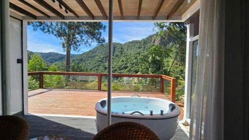 Santa Teresa House | Cápsula da Mata