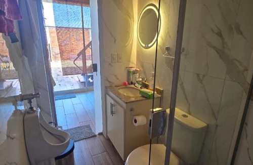 Altos House | Cabaña con piscina y vista al lago