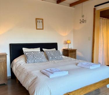 Peninsula San Pedro House | Cabaña estilo Refugio en el Bosque para Familias