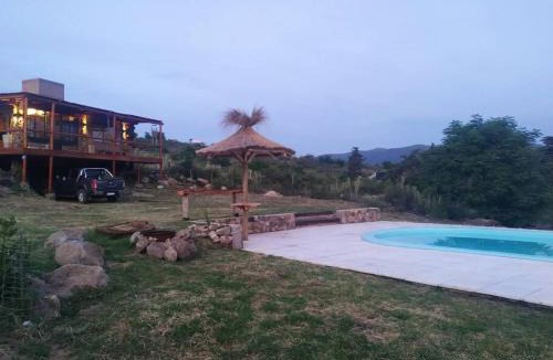 Bialet Masse Ski Chalet | Cabaña LA PEDRERA - Pileta y a metros del Rio