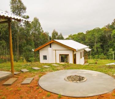Quitandinha House | Cabana de Barro com Banheira Refúgio de Paz perto de Curitiba