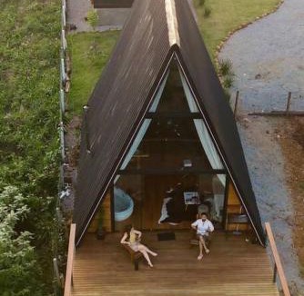 Nova Petropolis Ski Chalet | Cabana romântica com hidromassagem próx ao centro.