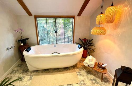 Rio dos Cedros House | Cabana romântica de Luxo com Ofurô