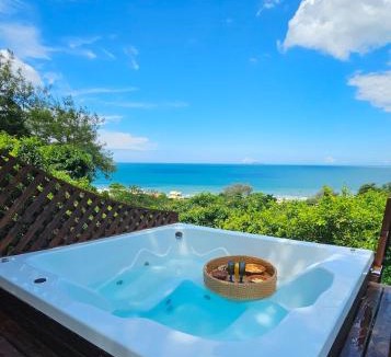 Rio das Pacas House | Cabana Romântica vista mar com duas spas privativas