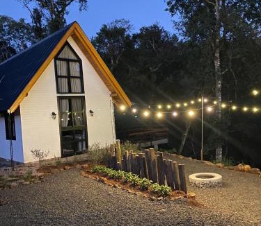 Pinheiro Preto Cabin | Cabana Vale das Bromélias