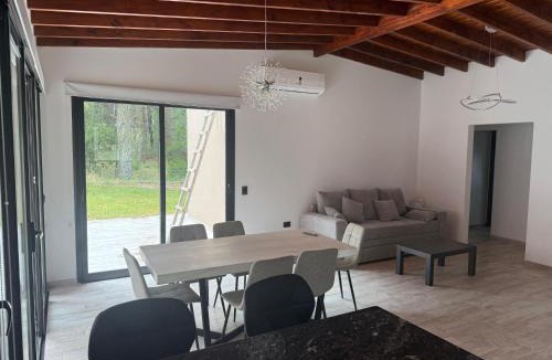 Costa del Este House | Camelias de mar