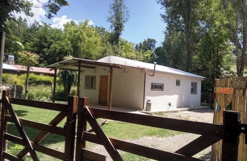Guaymallen Cabin | Campos de Dios Cabin between streams and mountains
