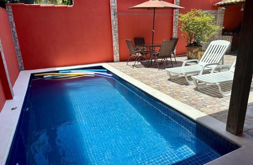Tesouro da Colina House | Cantinho Carijós com Piscina I - 02 Quartos