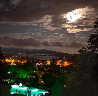 Villa Carlos Paz Hotel | Capilla del Lago