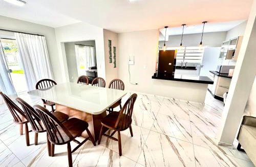 Ubatuba House | Casa à 200mts da Praia