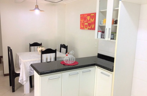 Barra da Lagoa House | Casa 20m da praia, quarto c/vista mar LAG163