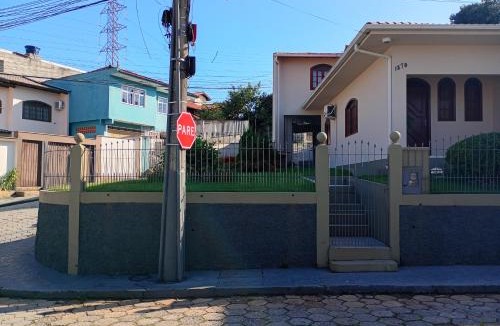 Rocado Villa | Casa 4 Quartos garagem 3 carros, churrasqueira e ar condicionado,