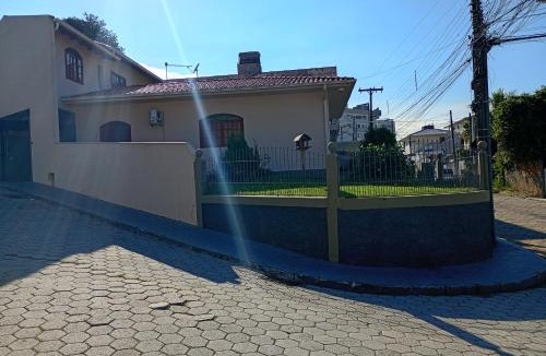 Rocado Villa | Casa 4 Quartos garagem 3 carros, churrasqueira e ar condicionado,
