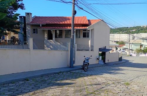Rocado Villa | Casa 4 Quartos garagem 3 carros, churrasqueira e ar condicionado,