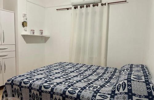Enseada House | Casa a 100 m da Praia da Enseada em São Francisco do Sul com 2 Quartos para 6 Hóspedes e Ar-Condicionado além da brisa na varanda