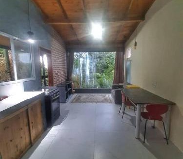 Sambaqui Apartment | Casa a 100m da praia