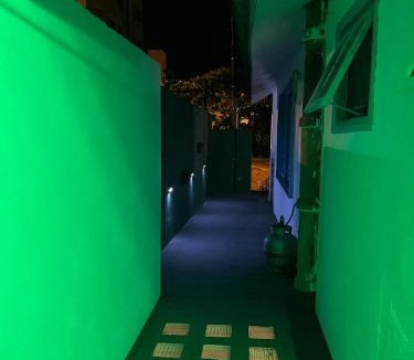 Quatro Ilhas House | Casa a 50 mt da Praia.