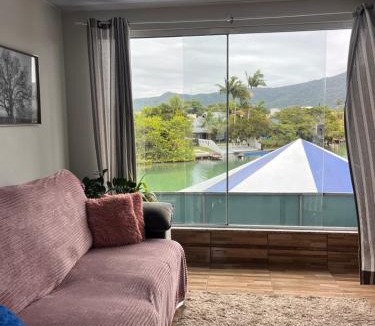 Barra da Lagoa House | Casa Aconchegante no Canal da Lagoa