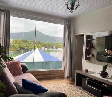 Barra da Lagoa House | Casa Aconchegante no Canal da Lagoa
