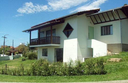 Governador Celso Ramos House | Casa Ampla com Vista ao mar a 50m da Praia