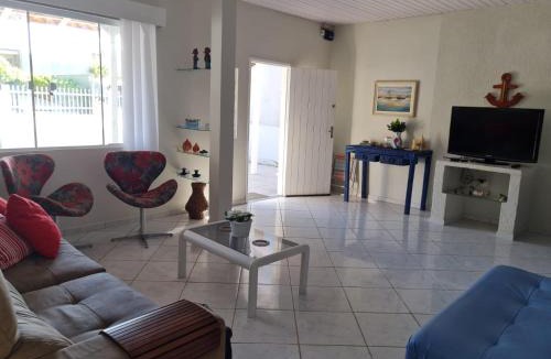 Enseada House | Casa ampla com 3 quartos com ar condicionado a 50mts da praia