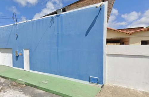 Joquei Clube House | Casa ampla com garagem, portão automatico a 3 km da praia e centro comercial,