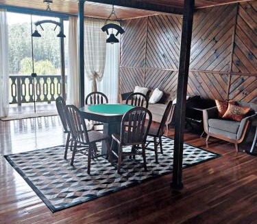 Rio dos Cedros House | Casa Aresta de Cedro