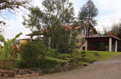 Orosi House | Casa Bartzis: Every stay includes a free professional massage.