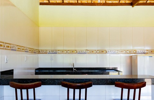 Confins Ski Chalet | Casa bem equipada com piscina,churrasqueira e WiFi