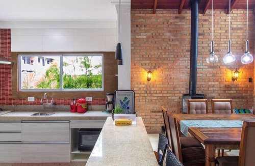 Bombas House | Casa Bombinhas with Jacuzzi and fireplace hosted by Gleison Jayme FotografiaBombinhas