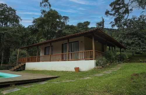Santa Luisa de Baixo House | Casa c/Pisc. e Cachoeira em São Francisco Xavier!