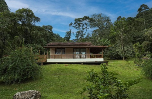 Santa Luisa de Baixo House | Casa c/Pisc. e Cachoeira em São Francisco Xavier!
