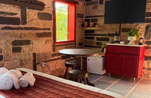 Santa Teresa Cabin | Casa Carrara, um Refúgio de Pedra na Mata - Chalés Flor dos Manacás