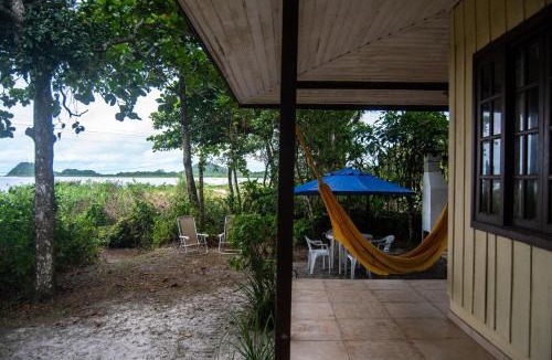 Paranagua House | Casa charmosa e pé na areia na Ilha do Mel - Nova Brasília
