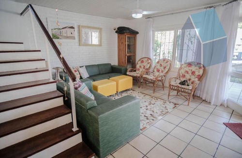 Ponta das Canas House | Casa com 3 dormitórios a 50m da praia / Cachoeira do Bom Jesus