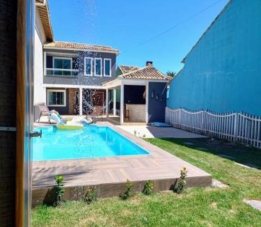 Unamar House | Casa com 3 suítes em Cabo Frio com piscina há poucos passos do Mar!