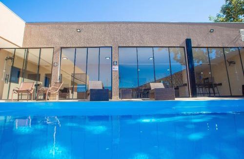Jardim Paraiso House | Casa com 5 suítes próximo ao lago Corumbá