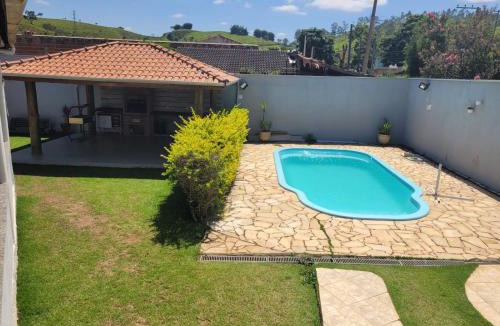 Guaratingueta House | Casa com ampla área de lazer há 10 minutos do Santuário de Aparecida
