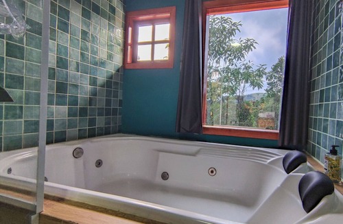 Loteamento Jardim Veu da Noiva House | Casa com banheira no centro de Campos do Jordão/SP