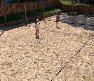 Praia do Rosa Villa | Casa com Banheira, Piscina e Quadra de Areia